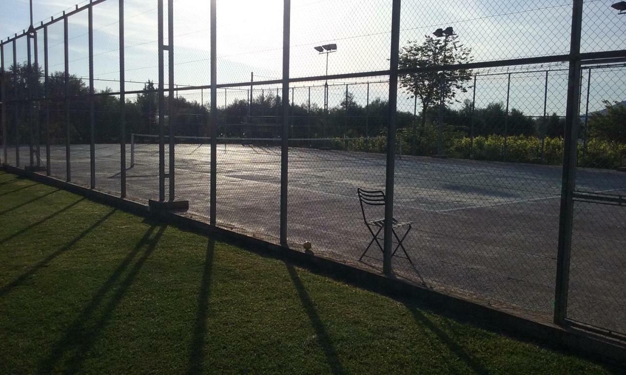 Studio With Tenis Court And Mini Basket Apartman Éjo Kültér fotó